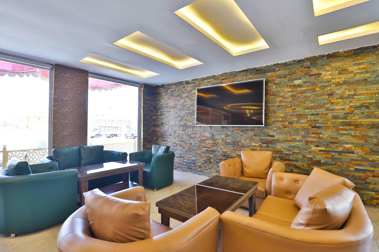 Esfrine Hotel Apartment Tabuk Bagian luar foto